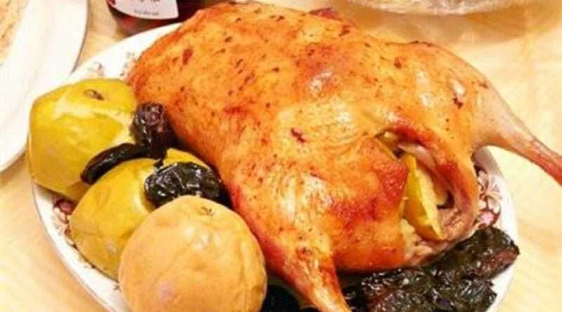 gus s yablokami i chernoslivom Гусь с яблоками и черносливом - рецепт